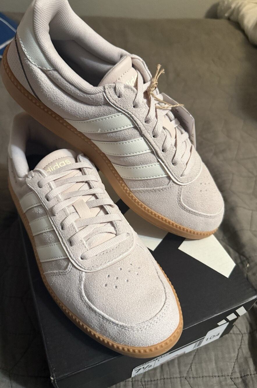 Women’s adidas Low Top Suede Sneakers Beige White Gum Rubber Sole Brand New 8.5w
